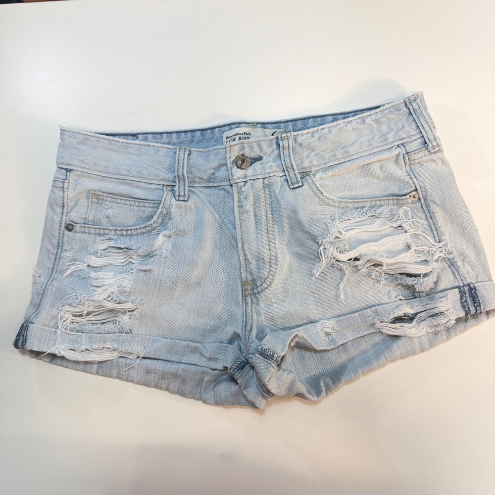 Abercrombie & Fitch Denim Shorts Womens 6 Light Wash Low Rise Distressed Ripped